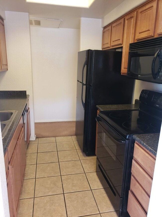 Building Photo - AVAILABLE NOW!!! GATED COMMUNITY - THE RAVEN - WITH GREAT AMENITIES