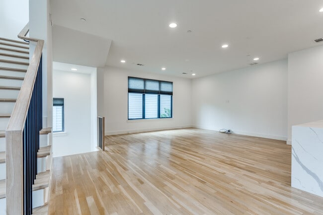Building Photo - 2703 Kimsey Dr