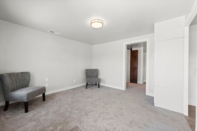 Building Photo - 21806 Falvel Rd