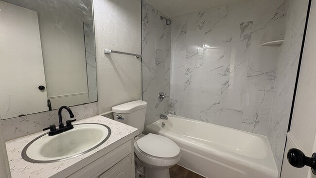 Building Photo - 3205 SE 51st St