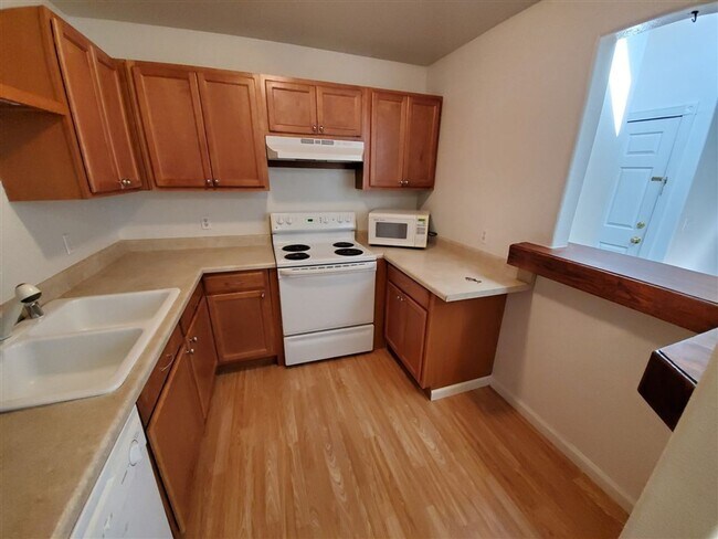 Foto del edificio - Bright Conveniently Located Condo in North...