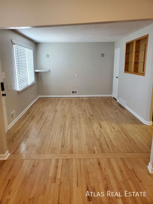 Foto del edificio - 1480 E 112th Pl