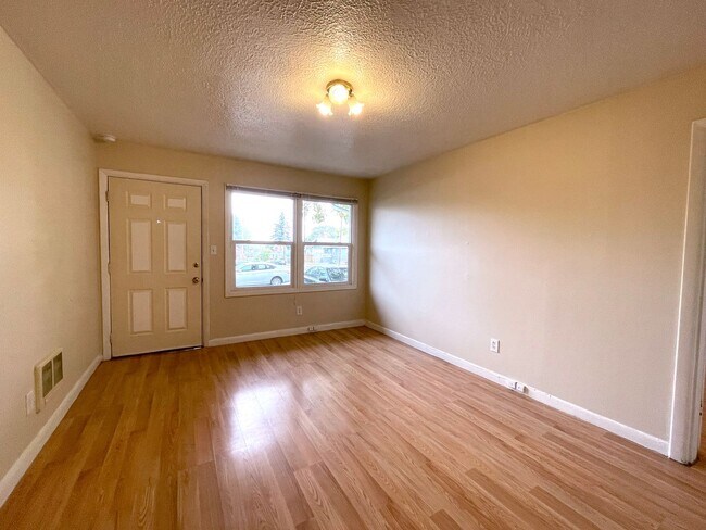 Foto del edificio - Bright 1 bedroom Woodlawn Apartment - Avai...