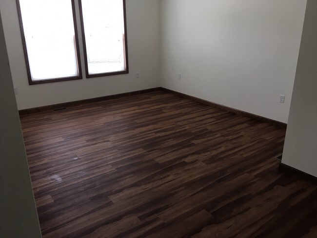 Building Photo - 889 American Greeting Card Rd