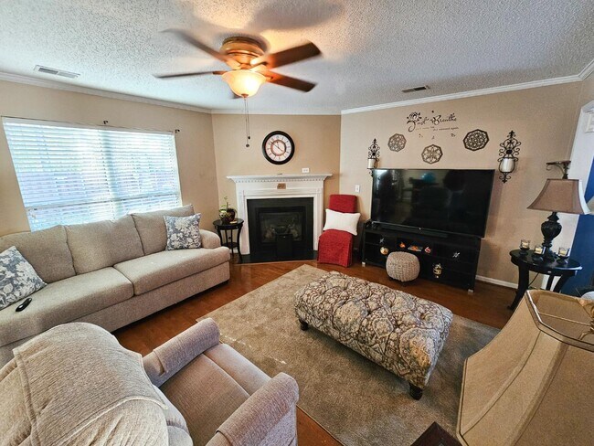 Building Photo - 333 Tall Shadows Ln