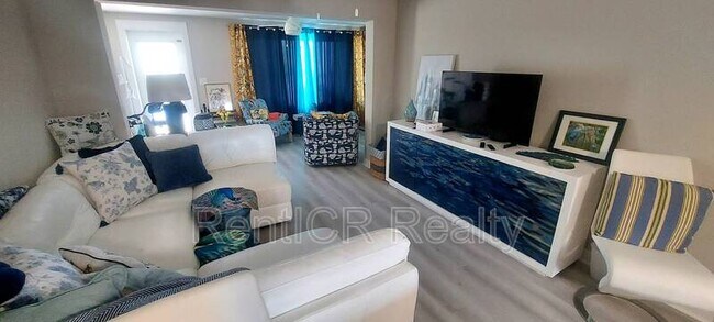 Foto del edificio - 4211 Hampton Dr
