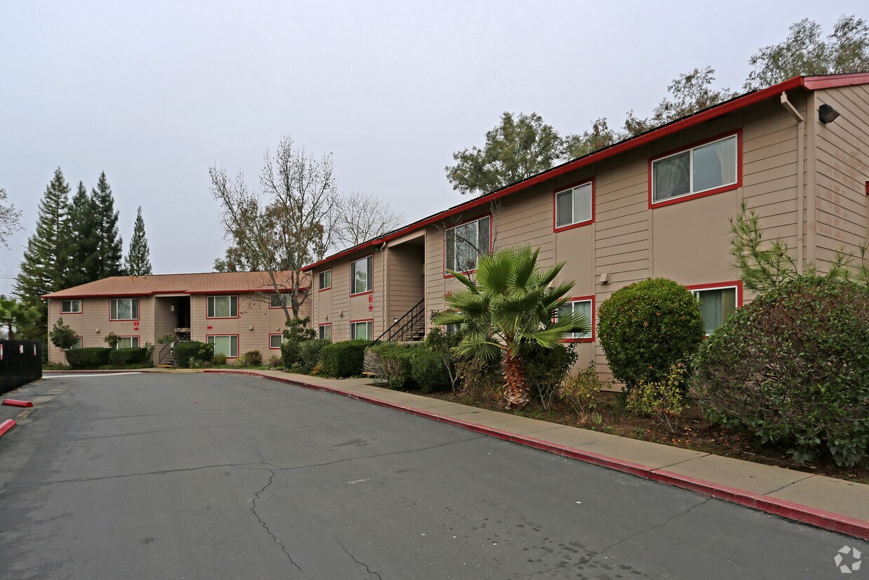 Foto del edificio - Mutual Housing at Foothill Farms