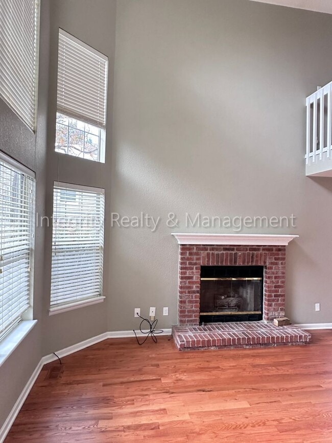 Building Photo - 2 Bed/2.5 Bath, 1,431 Sqft - 7701 S Monaco...