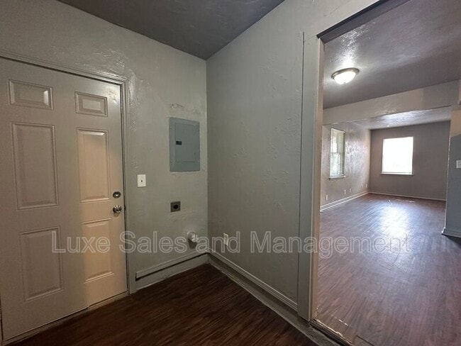 Foto del edificio - 8204 N Harvey Pl