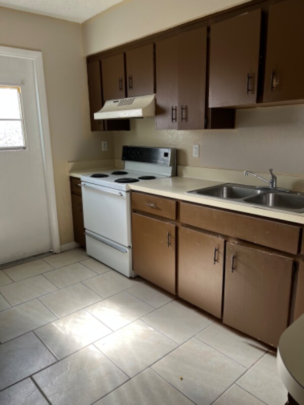 3795 66th Ave N Unit A, Pinellas Park, FL 33781 Room for Rent in