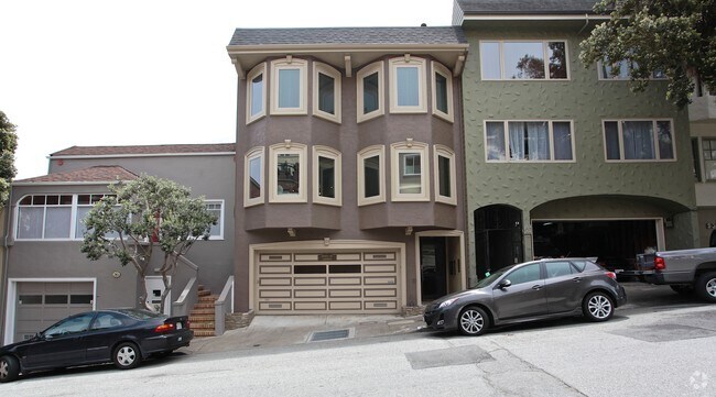 Primary Photo - 247-249 Roosevelt Way