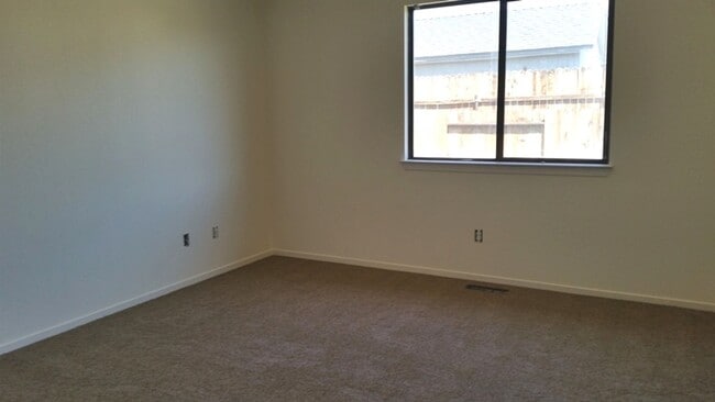 Foto del edificio - 324 Sweetwater Cir