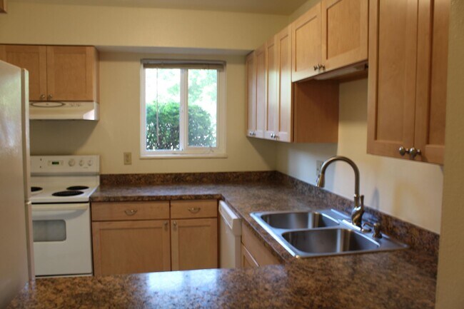 Building Photo - Convenient Living Just Minutes from CSU | 3-Bedroom Condo