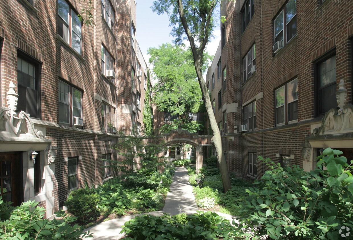 Foto del edificio - Ingleside Court Condominiums