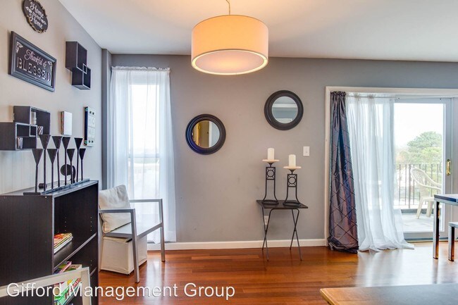 Foto del edificio - 1024 Gates Ave