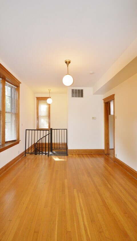 Foto principal - 3900 N Greenview Ave