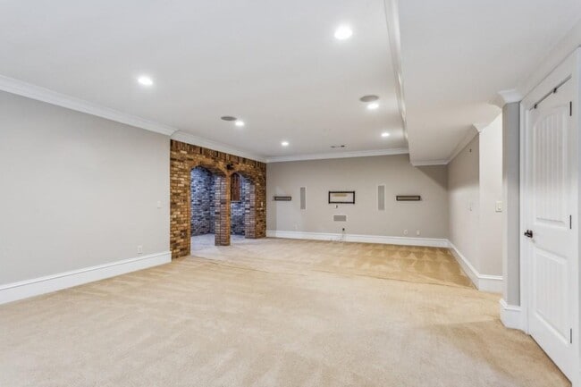 Foto del edificio - 1363 Sylvan Cir NE