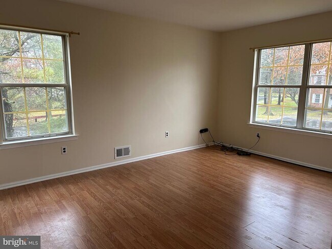 Building Photo - 108 Quince Ct