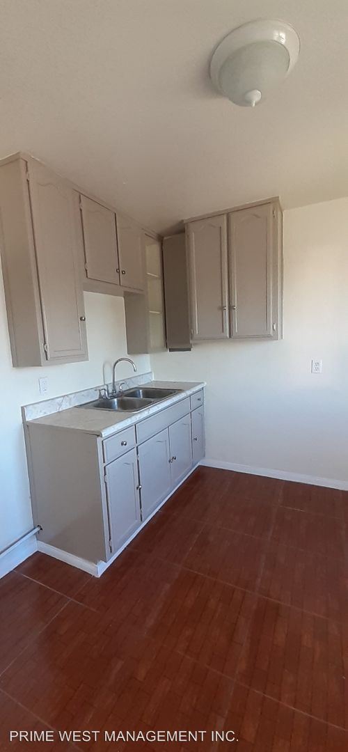 Building Photo - 11418 S Main St