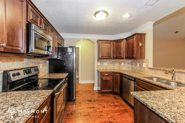 Building Photo - 2457 Newbury Ave