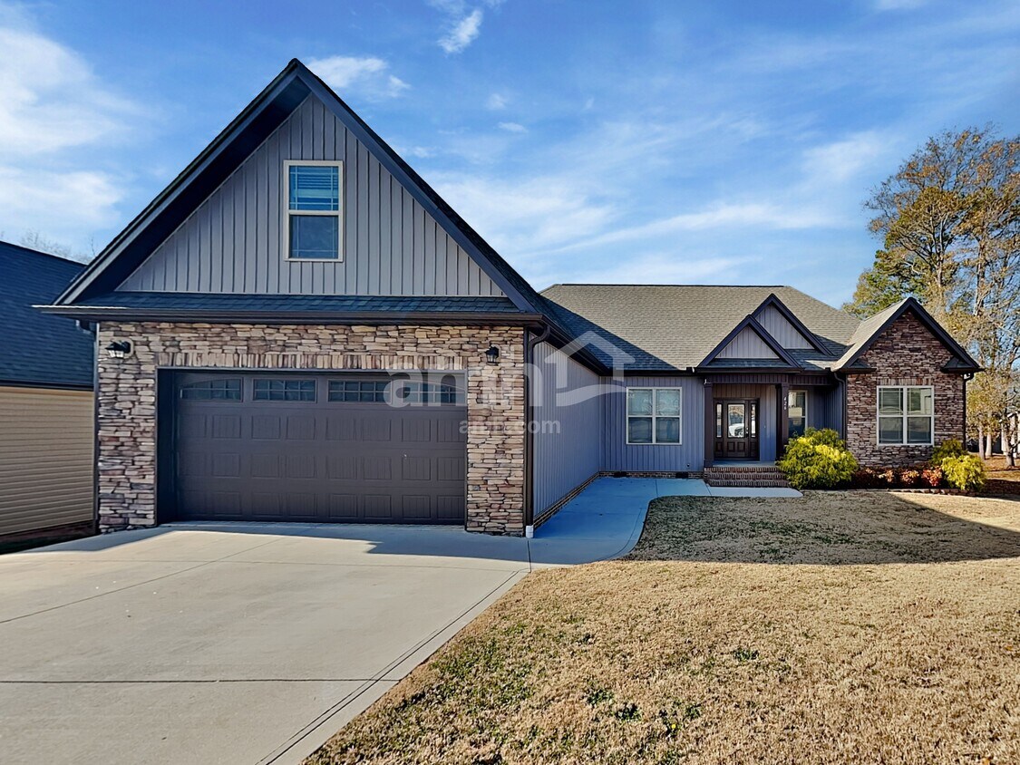 426 Risen Star Drive House Rental in Boiling Springs, SC
