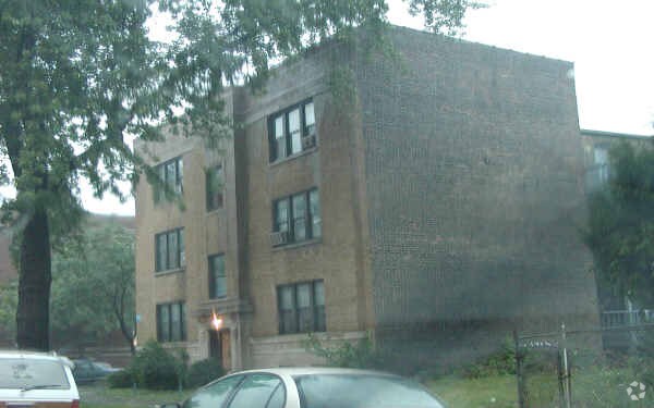 Building Photo - 4945-4951 W Monroe St