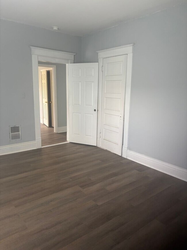 Building Photo - Newly Renovated 3-bedroom 2-bath house in ...
