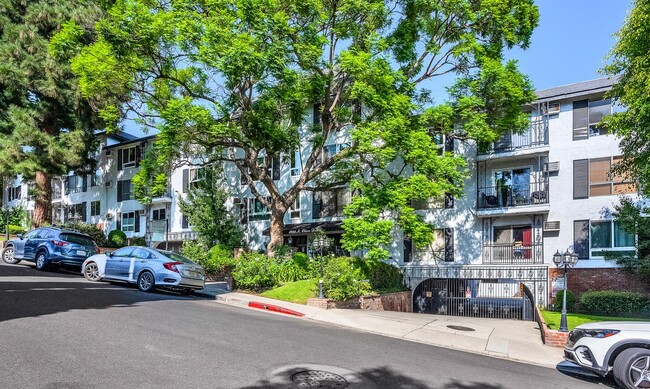 Foto del edificio - 1222 N Olive Dr