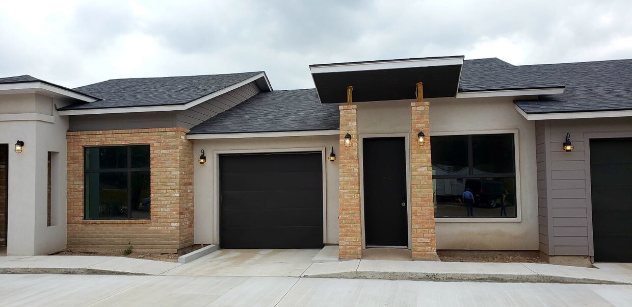 950 W Ruben M Torres Sr Blvd, Brownsville, TX 78520 Apartments in