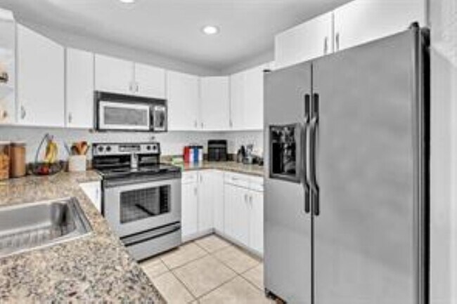Foto del edificio - 2715 NE 49th St