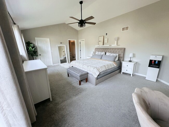 Building Photo - Updated 5 bedroom Kenosha home