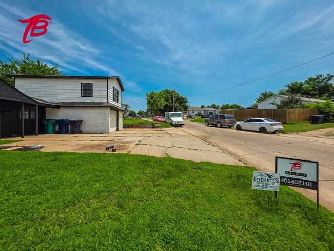 Photo - 2025 S Emco Dr House