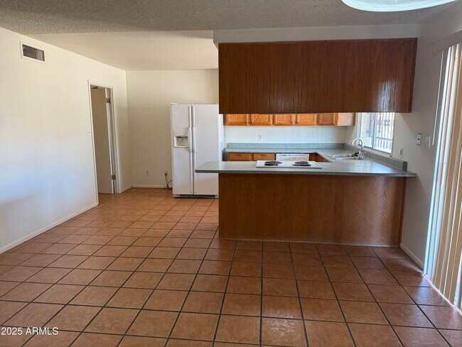 Building Photo - 2105 E Colgate Dr