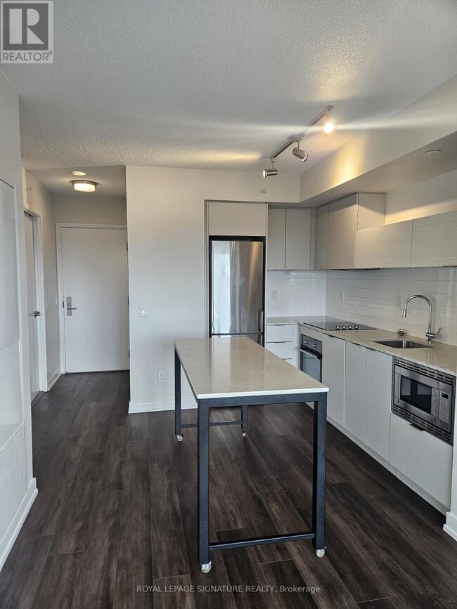 Building Photo - 20 Thomas Riley Rd