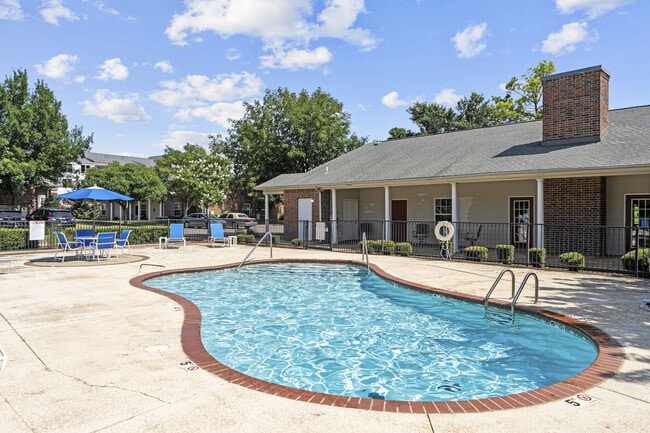 Building Photo - Creekside Village