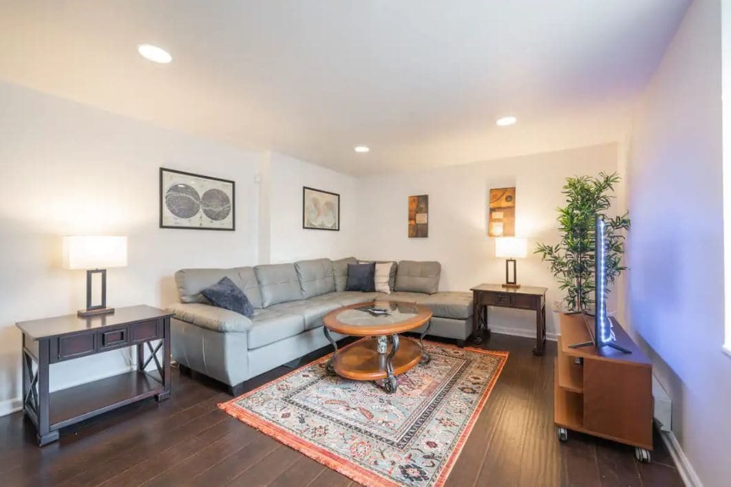 Unit E - Living Room - 1037 Crease St
