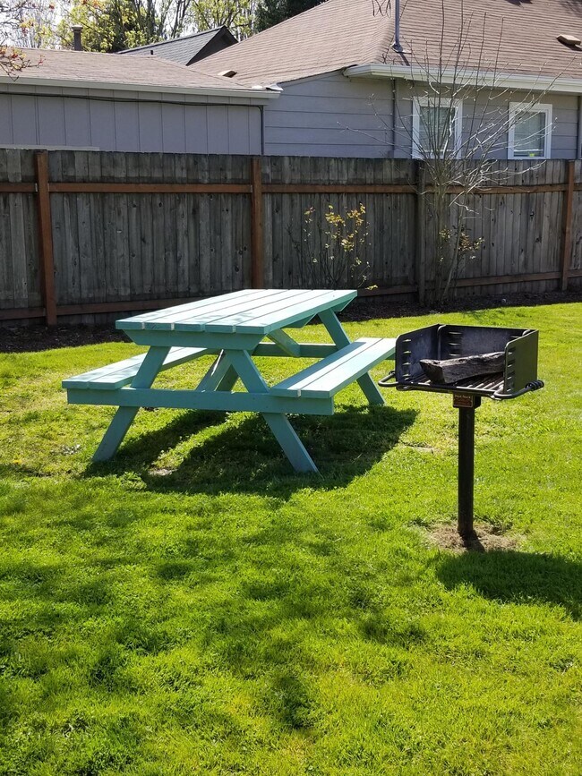 Picnic Grill - 360 Columbia St NE