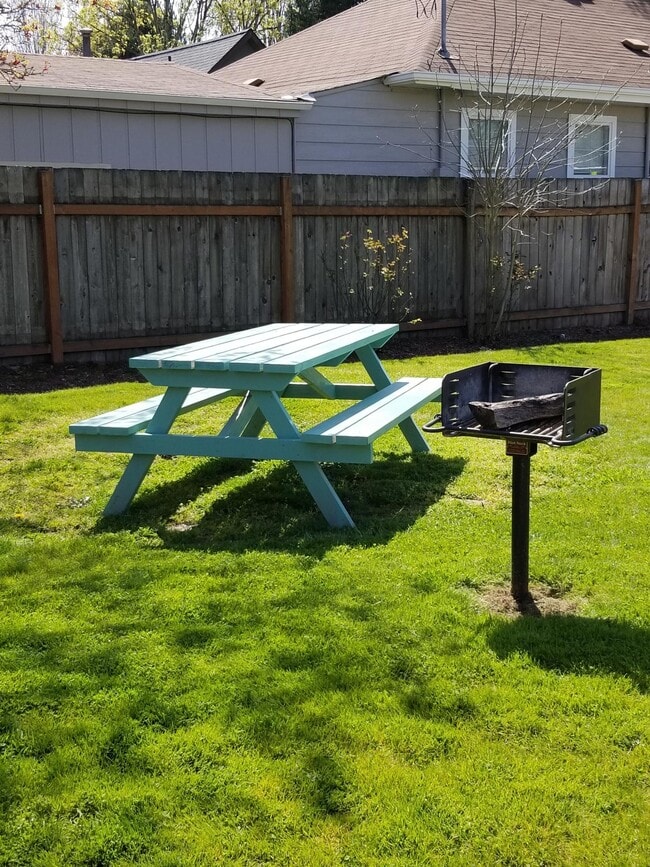 Picnic Grill - 360 Columbia St NE