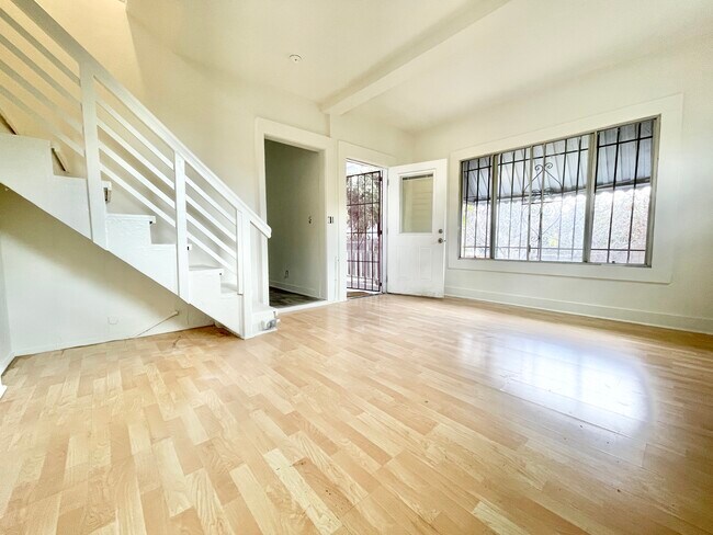 Building Photo - 941 N Benton Way