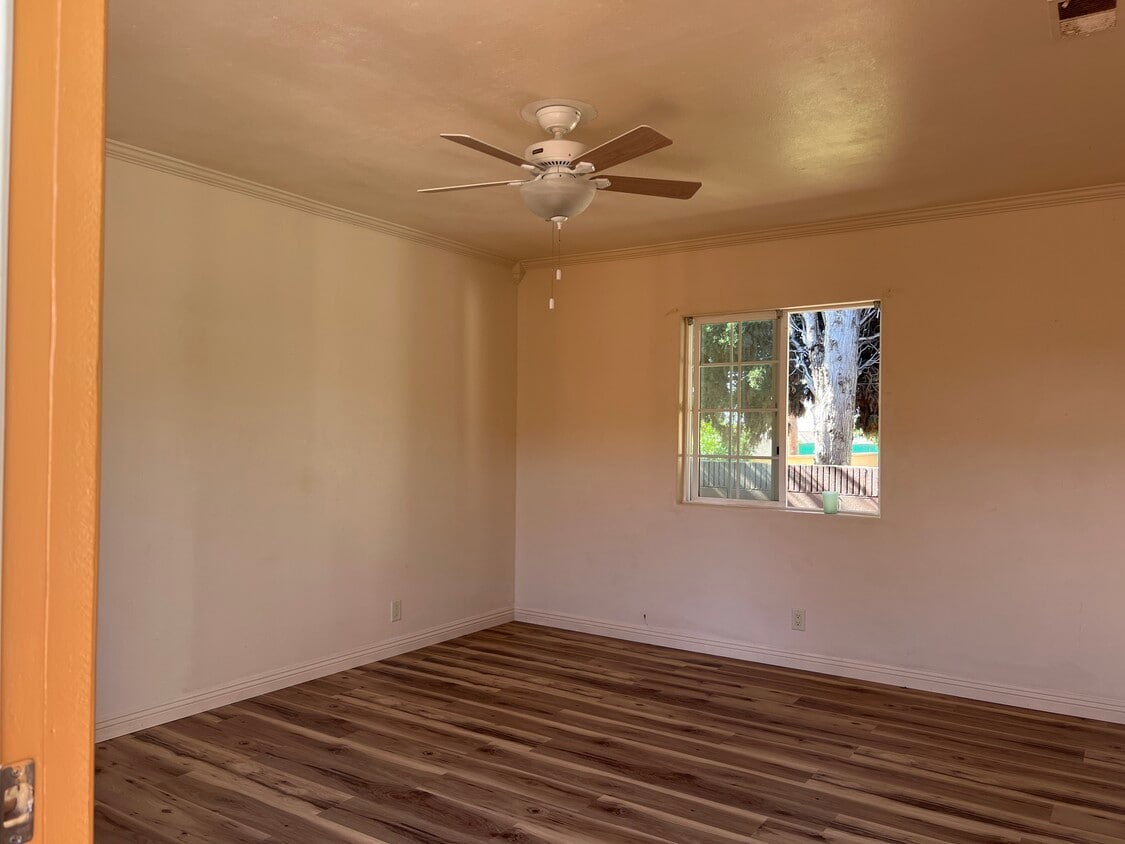 Building Photo - 2318 W 115th St