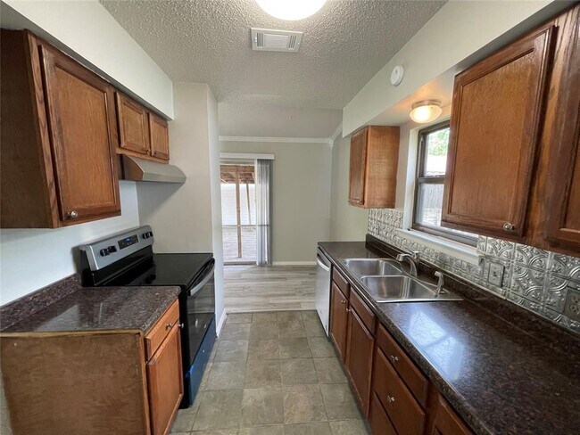 Foto del edificio - 1008 Wake Dr