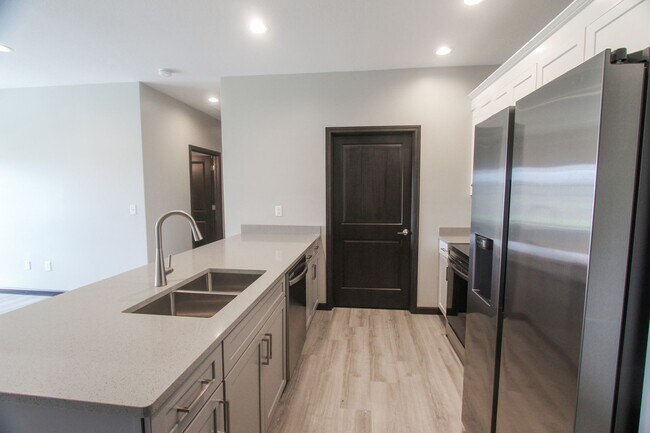 Foto del edificio - Beautiful 2 Bed, 2 Bath Apartment in PRIME location!  Furnished & Unfurnished Options Available!