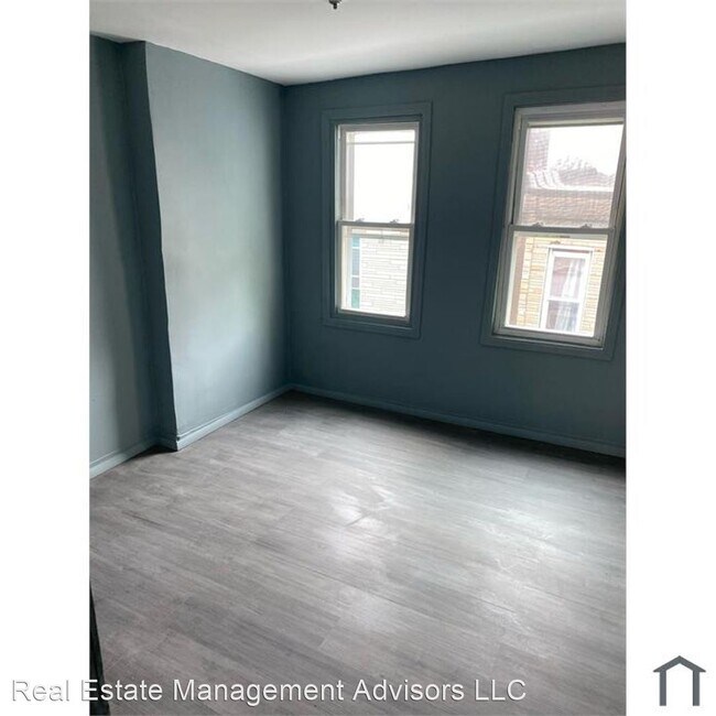 Building Photo - 4 br, 1 bath House - 824 E Westmoreland St