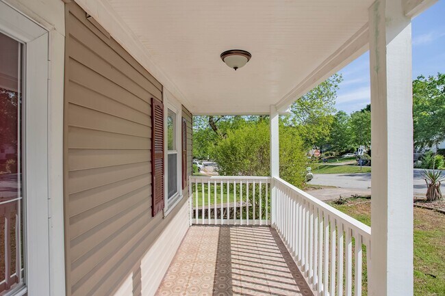 Foto del edificio - Charming Bungalow Style Home Convenient to...