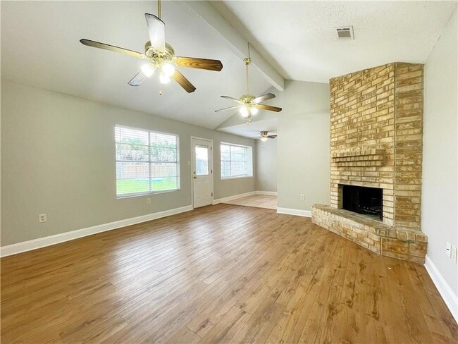 Building Photo - 301 Somerset Dr
