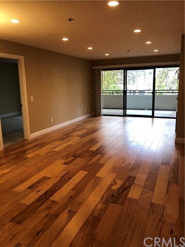 Building Photo - 220 Nice Ln
