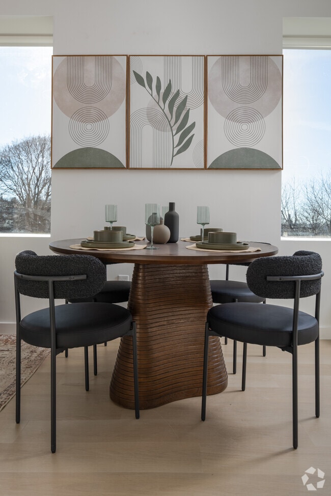 1BR, 1BA - 625SF - Dining Area - Oasis