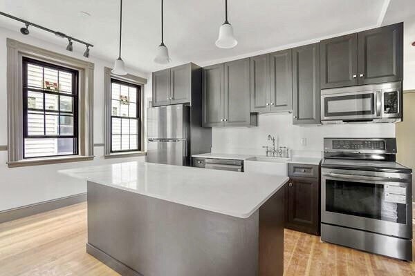 Primary Photo - 150 Webster Ave
