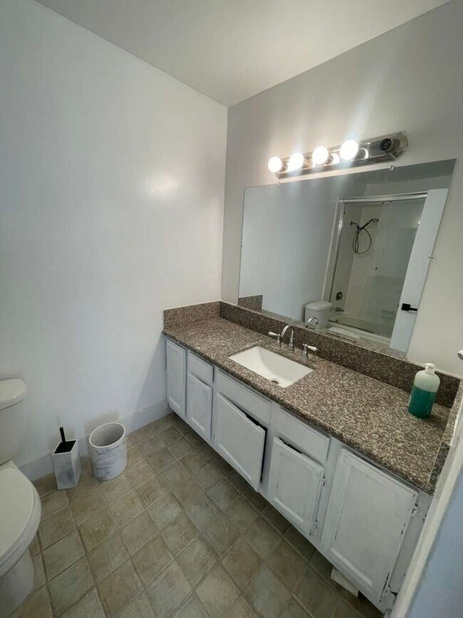 tu propio baño privado - 424 N Palm Dr