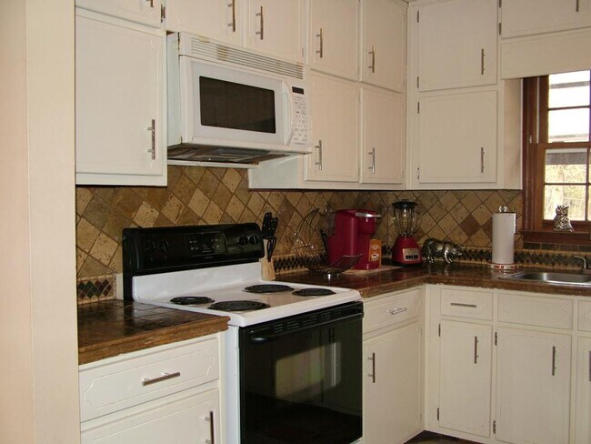 Foto del edificio - 634 S Jeff Davis Dr